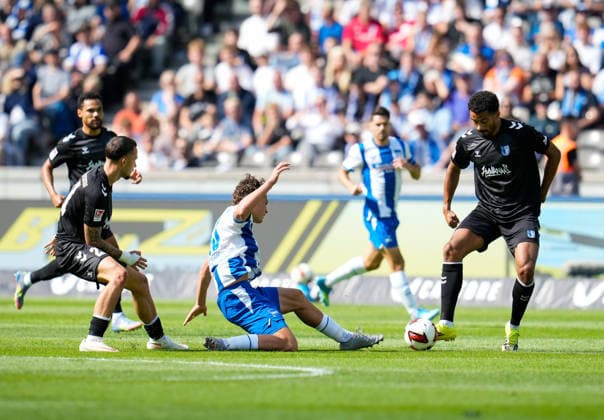 Soufian Gouram (Hertha BSC, 33) im Zweikampf mit Luka-Mikael Hyrylaeinen (1. FC Magdeburg, 38) GER, Hertha BSC vs 1. FC Magdeburg, 2. Bundesliga, 4. Spieltag, Saison 2026-27, Olympiastadion, Berlin, 06.09.2026 DFL REGULATIONS PROHIBIT ANY USE OF PHOTOGRAPHS AS IMAGE SEQUENCES AND OR QUASI-VIDEO GER, Hertha BSC vs 1. FC Magdeburg, 2. Bundesliga, 4. Spieltag, Saison 2026-27, 06.09.2026 Berlin *** Soufian Gouram of Hertha BSC, No. 33, in a tackle with Luka Mikael Hyrylaeinen of 1 FC Magdeburg, No. 38 (GER), Hertha BSC vs. 1 FC Magdeburg, 2. Bundesliga, Matchday 4, 2026–27 season, Olympiastadion, Berlin, September 6, 2026 DFL regulations prohibit any use of photographs as image sequences and or quasi-video, GER, Hertha BSC vs. 1 FC Magdeburg, 2. Bundesliga, Matchday 4, 2026–27 season, September 6, 2026, Berlin Copyright: xEibner-Pressefoto ScottxColemanx EP_SCN