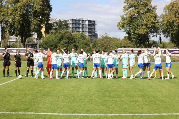 2026_09_06 ,FC Viktoria - SV Meppen, Frauen, 2. Bundesliga, 5. Spieltag,Stadion Lichterfelde die Teams beim abklatschen Berlin Berlin Germany *** September 6, 2026, FC Viktoria vs. SV Meppen, Women s 2. Bundesliga, Matchday 5, Lichterfelde Stadium—the teams high-fiving, Berlin, Berlin, Germany