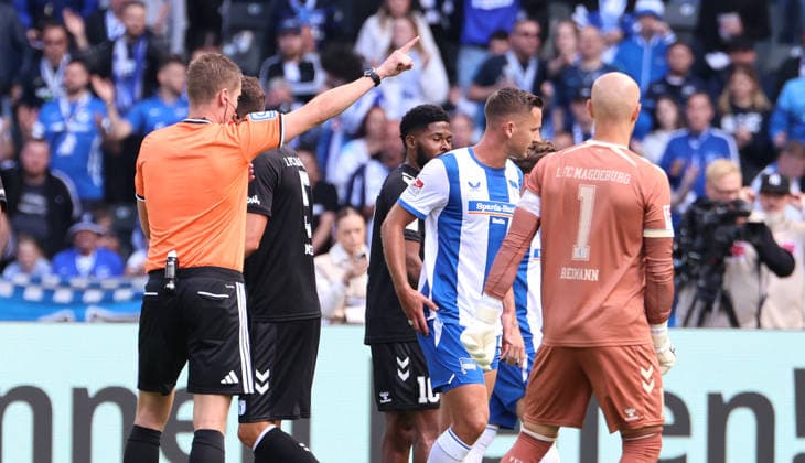 Schiedsrichter Florian Exner zeigt gelbe rote Karte für Paul Seguin Fußball Fussball DFL 2. Bundesliga Herren 4. Spieltag Saison 2026 2027 06.09.2026 Hertha BSC Berlin vs. 1.FC Magdeburg FCM DFL regulations prohibit any use of photographs as image sequences and or quasi-video *** Referee Florian Exner shows Paul Seguin a yellow-red card. Sports: Soccer. DFL 2. Bundesliga Men s. Matchday 4. 2026–2027 season. June 9, 2026. Hertha BSC Berlin vs. 1. FC Magdeburg (FCM). DFL regulations prohibit any use of photographs as image sequences and or quasi-video