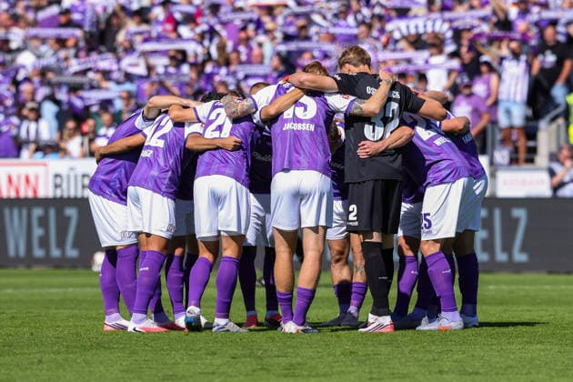 2026.09.06, xkwix, Fußball, 2.Liga, VfL Osnabrück - Eintracht Braunschweig, Stadion an der Bremer Brücke, 4.Spieltag, Saison 2026 2027: Osnabruecker Team im Kreis vor Anpfiff DFB regulations prohibit any use of photographs as image sequences and or quasi-video. Photo: xKamilxWilkowskixPressefotoKochx Niedersachsen Deutschland *** September 6, 2026, xkwix, Soccer, 2nd Division, VfL Osnabrück vs. Eintracht Braunschweig, Stadion an der Bremer Brücke, Matchday 4, 2026–2027 season. The Osnabrück team in a circle before kickoff. DFB regulations prohibit any use of photographs as image sequences and or quasi-video. Photo: xKamilxWilkowskixPressefotoKochx, Lower Saxony, Germany
