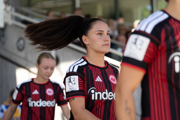 06.09.2026, xhfmx, Fussball 2.Frauen Bundesliga, Eintracht Frankfurt II - Carl-Zeiss Jena Jana Theijs (Eintracht Frankfurt, 2) beim Einlaufen Frankfurt am Main *** September 6, 2026, xhfmx, Women s Bundesliga 2, Eintracht Frankfurt II vs. Carl Zeiss Jena, Jana Theijs (Eintracht Frankfurt), 2 during warm-ups in Frankfurt am Main