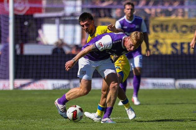 2026.09.06, xkwix, Fußball, 2.Liga, VfL Osnabrück - Eintracht Braunschweig, Stadion an der Bremer Brücke, 4.Spieltag, Saison 2026 2027: Bjarke Jacobsen (VfL Osnabrueck 15) im Zweikampf gegen Samuele Di Benedetto (Eintracht Braunschweig 10) DFB regulations prohibit any use of photographs as image sequences and or quasi-video. Photo: xKamilxWilkowskixPressefotoKochx Niedersachsen Deutschland *** September 6, 2026, xkwix, Soccer, 2. Bundesliga, VfL Osnabrück vs. Eintracht Braunschweig, Stadion an der Bremer Brücke, Matchday 4, 2026–2027 Season Bjarke Jacobsen (VfL Osnabrück 15) in a tackle against Samuele Di Benedetto (Eintracht Braunschweig 10) DFB regulations prohibit any use of photographs as image sequences and or quasi-video Photo by xKamilxWilkowskixPressefotoKochx Lower Saxony, Germany