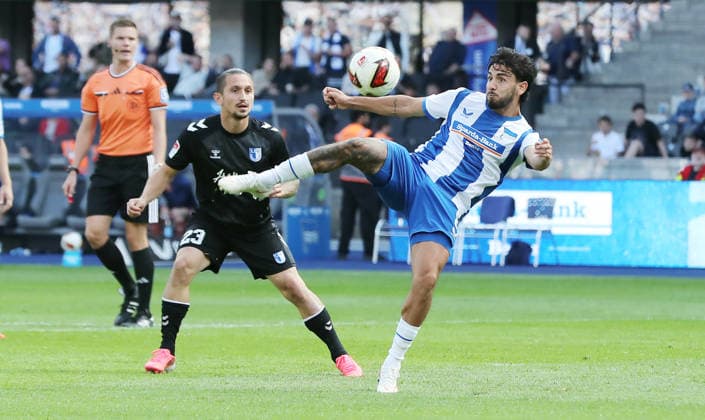 Baris Atik, Kevin Sessa am Ball Zweikampf Spielszene Aktion Fußball Fussball DFL 2. Bundesliga Herren 4. Spieltag Saison 2026 2027 06.09.2026 Hertha BSC Berlin vs. 1.FC Magdeburg FCM DFL regulations prohibit any use of photographs as image sequences and or quasi-video *** Baris Atik, Kevin Sessa on the ball, tackle, game scene, action, sports, soccer, DFL 2 Bundesliga Men’s Division, Matchday 4, 2026–2027 season, June 9, 2026, Hertha BSC Berlin vs. 1. FC Magdeburg (FCM). DFL regulations prohibit any use of photographs as image sequences and or quasi-video