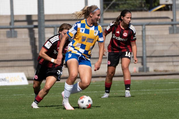 06.09.2026, xhfmx, Fussball 2.Frauen Bundesliga, Eintracht Frankfurt II - Carl-Zeiss Jena v.l. Katharina Rust (Eintracht Frankfurt, 3), Anna Olmala (FC Carl-Zeiss Jena, 9) Frankfurt am Main *** September 6, 2026, xhfmx, Women s Bundesliga 2, Eintracht Frankfurt II vs. Carl Zeiss Jena, Katharina Rust (Eintracht Frankfurt), 3; Anna Olmala (FC Carl Zeiss Jena), 9, Frankfurt am Main