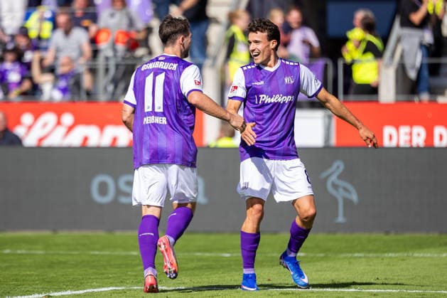 (L-R) Robin Meissner (VfL Osnabrueck, 11) jubelt ueber das Tor zum 3:0 mit Leonhard Luis Muenst (VfL Osnabrueck, 08) GER, VfL Osnabrueck vs. Eintracht Braunschweig, Fussball, 2. Bundesliga, 4. Spieltag, Spielzeit 2026 2027, 06.09.2026 DFL Regulations prohibit any use of photographers as image sequences and or quasi-video. GER, VfL Osnabrueck vs. Eintracht Braunschweig, Fussball, 2. Bundesliga, 4. Spieltag, Spielzeit 2026 2027, 06.09.2026 Osnabrueck *** L R Robin Meissner (VfL Osnabrück, 11) celebrates the goal that made it 3–0 with Leonhard Luis Muenst (VfL Osnabrück, 08), GER, VfL Osnabrück vs. Eintracht Braunschweig, Soccer, 2. Bundesliga, Matchday 4, 2026–2027 season, September 6, 2026 DFL regulations prohibit any use of photographs as image sequences and or quasi-video GER, VfL Osnabrück vs. Eintracht Braunschweig, soccer, 2. Bundesliga, Matchday 4, 2026–2027 season, September 6, 2026, Osnabrück Copyright: xEibner-Pressefoto JanxRollingerx EP_JSK