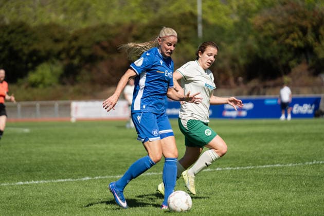 06.09.2026, xjyhynx, Frauen Fussball Regionalliga Süd, 2. Spieltag, Karlsruher SC - SpVgg Greuther Fürth v.l., Melissa Zweigner-Genzer (10, Karlsruher SC) im Zweikampf mit Emma Thornley (3, SpVgg Greuther Fürth) (DFL DFB REGULATIONS PROHIBIT ANY USE OF PHOTOGRAPHS as IMAGE SEQUENCES and or QUASI-VIDEO) Karlsruhe