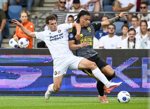 VELSEN - (lr) Patrick Brouwer of Telstar, Devid Eugene Bouah of SC Cambuur during the Dutch Eredivisie match between Telstar and Cambuur at the BUKO Stadium on September 6, 2026 in Velsen, the Netherlands. OLAF KRAAK ANP Eredivisie 2026 27 xVIxANPxSportx xxANPxIVx 567368898 originalFilename: 567368898.jpg