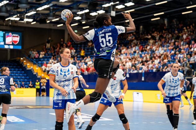 HSG Blomberg-Lippe (GER) vs. Gloria Bistrita (ROM), Handball, EHF Champions League Women, Gruppenphase, 6.9.2026, Saision 2026 2027, Lemgo Farrelle Njinkeu (HSG Blomberg-Lippe, 55) im Torwurf Lemgo Phoenix Contact Arena Deutschland