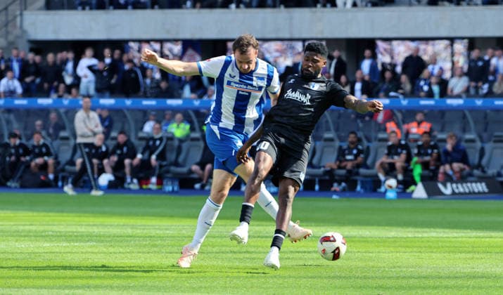 Pascal Klemens am Ball, Moritz Broni Kwarteng Zweikampf Spielszene Aktion Fußball Fussball DFL 2. Bundesliga Herren 4. Spieltag Saison 2026 2027 06.09.2026 Hertha BSC Berlin vs. 1.FC Magdeburg FCM DFL regulations prohibit any use of photographs as image sequences and or quasi-video *** Pascal Klemens with the ball, Moritz Broni Kwarteng, tackle, game play, action, sports, soccer, DFL 2. Bundesliga, men’s, Matchday 4, 2026–2027 season, June 9, 2026, Hertha BSC Berlin vs. 1. FC Magdeburg (FCM). DFL regulations prohibit any use of photographs as image sequences and or quasi-video
