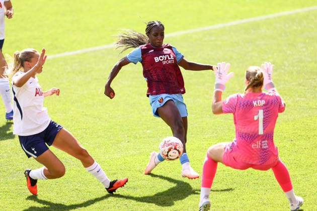 Spurs v West Ham Women 06 September 2026, London - Women s Super League - Tottenham Hotspur v West Ham United - Viviane Asseyi of West Ham United scores their first goal - Photo: Jacques Feeney Offside. London UK Copyright: xJacquesxFeeneyx xOffsidexOffside