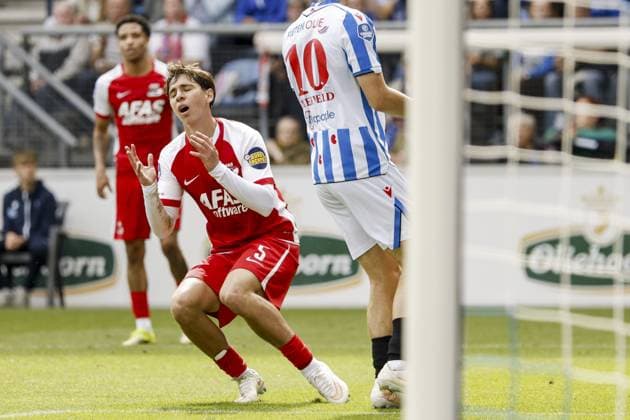 HEERENVEEN - (lr) Mateo Chavez of AZ Alkmaar after a missed shot on goal during the Dutch Eredivisie match between SC Heerenveen and AZ Alkmaar at the Abe Lenstra Stadium on September 6, 2026, in Heerenveen, the Netherlands. VINCENT JANNINK ANP 2026 27 2026 27 xVIxANPxSportx xxANPxIVx 567370295 originalFilename: 567370295.jpg