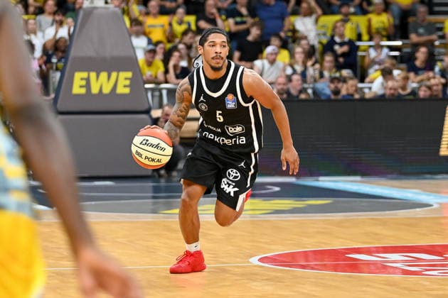 Zakai Zeigler (Veolia Towers Hamburg, 05) am Ball EWE Baskets Oldenburg vs. Veolia Towers Hamburg, Testspiel, Saison 2026 2027, 06.09.2026, EWE Baskets Oldenburg vs. Veolia Towers Hamburg, Testspiel, Saison 2026 2027, 06.09.2026 Oldenburg Copyright: xEibner-Pressefoto RobertxGertzenx EP_RGN