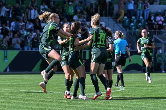 Fußball I Frauen I Saison 2026-2027 I Bundesliga I 3. Spieltag I VfL Wolfsburg - SV Werder Bremen I 06.09.2026 Torjubel Lieske Carleer (3, VfL Wolfsburg), Lara Prasnikar (9, VfL Wolfsburg), Mara Alber (18, VfL Wolfsburg), Sarai Linder (39, VfL Wolfsburg) und Smilla Vallotto (14, VfL Wolfsburg) (v.l.n.r.) Wolfsburg AOK Stadion Niedersachsen Deutschland *** Soccer I Women s I 2026–2027 Season I Bundesliga I Matchday 3 I VfL Wolfsburg vs. SV Werder Bremen I September 6, 2026 Goal celebration: Lieske Carleer 3, VfL Wolfsburg, Lara Prasnikar 9, VfL Wolfsburg, Mara Alber 18, VfL Wolfsburg, Sarai Linder 39, VfL Wolfsburg, and Smilla Vallotto 14, VfL Wolfsburg (from left to right) at the Wolfsburg AOK Stadium, Lower Saxony, Germany Copyright: xLobeca InesxHähnelx