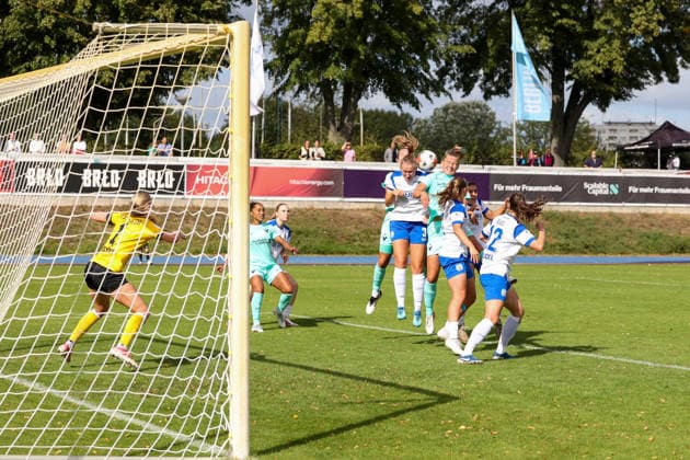 2026_09_06 ,FC Viktoria - SV Meppen, Frauen, 2. Bundesliga, 5. Spieltag,Stadion Lichterfelde Eckball auf das Tor von Meppen Berlin Berlin Germany *** September 6, 2026, FC Viktoria vs. SV Meppen, Women s 2. Bundesliga, Matchday 5, Lichterfelde Stadium, Corner kick toward Meppen s goal, Berlin, Berlin, Germany