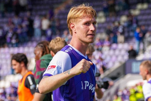 Bjarke Jacobsen (VfL Osnabrück, 15) jubelt nach Abpfiff in die Richtung der eigenen Fans, Faust Geste, Jubel, Freude, Emotionen, Deutschland: Fussball, 2. Bundesliga, Saison 2026 27, 4. Spieltag, 06.09.2026, VfL Osnabrück vs Eintracht Braunschweig, Stadion Bremer Brücke (Osnabrück, Niedersachsen) *** Bjarke Jacobsen of VfL Osnabrück, 15, celebrates toward his team’s fans after the final whistle—fist pump, celebration, joy, emotion, German soccer, 2. Bundesliga, 2026–27 season, Matchday 4, September 6, 2026, VfL Osnabrück vs. Eintracht Braunschweig, Bremer Brücke Stadium, Osnabrück, Lower Saxony Copyright: xLeonxFrickx