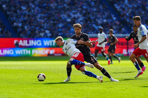 Albert Gronbaek (Hamburger SV, 11), Stefan Posch (1. FSV Mainz 05, 04) GER, Hamburger SV vs. 1. FSV Mainz 05, Fußball, 1. Bundesliga, Spieltag 02, Saison 2026 2027, 06.09.2026 DFL REGULATIONS PROHIBIT ANY USE OF PHOTOGRAPHS AS IMAGE SEQUENCES AND OR QUASI-VIDEO GER, Hamburger SV vs. 1. FSV Mainz 05, Fußball, 1. Bundesliga, Spieltag 02, Saison 2026 2027, 06.09.2026 Hamburg *** Albert Gronbaek, Hamburger SV, 11; Stefan Posch, 1 FSV Mainz 05, 04 (GER); Hamburger SV vs. 1 FSV Mainz 05, Soccer, Bundesliga 1, Matchday 02, 2026–2027 Season, September 6, 2026 DFL regulations prohibit any use of photographs as image sequences and or quasi-video GER, Hamburger SV vs. 1. FSV Mainz 05, soccer, 1. Bundesliga, Matchday 02, 2026–2027 season, September 6, 2026, Hamburg Copyright: xEibner-Pressefoto MarcelxvonxFehrnx EP_MFN
