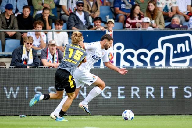 IJMUIDEN , 06-09-2026 , Buko Stadion , season 2026 2027 , Dutch , eredivisie , match between Telstar and Cambuur , picture shows, Telstar player Abdelnour Soualhia vs SC Cambuur player Fabian Kvam Telstar - Cambuur  x206578628x Copyright: