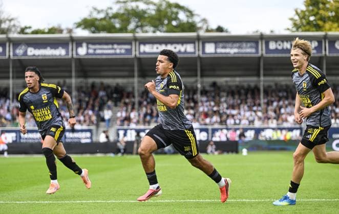 VELSEN - Rafik el Arguioui of SC Cambuur celebrates the 0-1 during the Dutch Eredivisie match between Telstar and Cambuur at the BUKO Stadium on September 6, 2026, in Velsen, the Netherlands. OLAF KRAAK ANP Eredivisie 2026 27 xVIxANPxSportx xxANPxIVx 567372552 originalFilename: 567372552.jpg