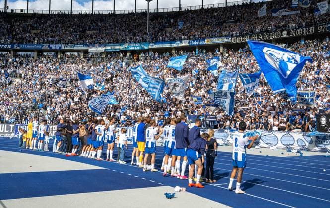 Fußball, Herren, Saison 2026 2027, 2. Bundesliga (4. Spieltag), Hertha BSC - 1. FC Magdeburg, Hertha bei den Fans, Jubel nach dem Abpfiff, Anzeigetafel mit 2:1-Endstand, 06.09.2026, *** Soccer, Men s, 2026–2027 Season, 2. Bundesliga, Matchday 4, Hertha BSC 1–FC Magdeburg, Hertha with the fans, Celebrations after the final whistle, Scoreboard showing a 2–1 final score, September 6, 2026, Copyright: xMatthiasxKochx