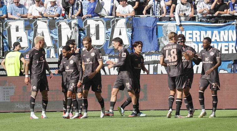 Torjubel 0-1 Sheraldo Becker (1.FSV Mainz 05) Fussball, Herren, Saison 2026 2027,1.Liga, Volksparkstadion, Hamburger SV gegen Mainz 05 DFL REGULATIONS PROHIBIT ANY USE OF PHOTOGRAPHS AS IMAGE SEQUENCES AND OR QUASI-VIDEO. *** Goal Celebration 0 1 Sheraldo Becker 1 FSV Mainz 05 Soccer, Men s, 2026–2027 season, 1. Bundesliga, Volksparkstadion, Hamburger SV vs. Mainz 05. DFL REGULATIONS PROHIBIT ANY USE OF PHOTOGRAPHS AS IMAGE SEQUENCES AND OR QUASI-VIDEO