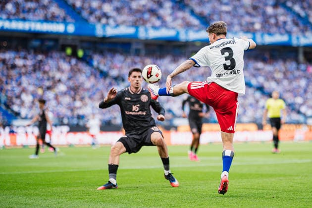 1. Bundesliga: Hamburger SV vs. 1. FSV Mainz 05, 06.09.2026 David Müller Wolfe (Hamburger SV, 3) gegen Anthony Caci (1. FSV Mainz 05, 19); Fußball, 1. Bundesliga, 2. Spieltag: Hamburger SV vs. 1. FSV Mainz 05 am 06.09.2026 im Volksparkstadion, Hamburg DFL REGULATIONS PROHIBIT ANY USE OF PHOTOGRAPHS AS IMAGE SEQUENCES AND OR QUASI-VIDEO. *** 1 Bundesliga: Hamburger SV vs. 1 FSV Mainz 05, September 6, 2026; David Müller Wolfe (Hamburger SV), 3, vs. Anthony Caci (1 FSV Mainz 05), 1; Soccer, 1 Bundesliga, Matchday 2: Hamburger SV vs. 1 FSV Mainz 05 on September 6, 2026, at the Volksparkstadion, Hamburg. DFL regulations prohibit any use of photographs as image sequences and or quasi-video. Copyright: xBEAUTIFULxSPORTS Tonhäuserx