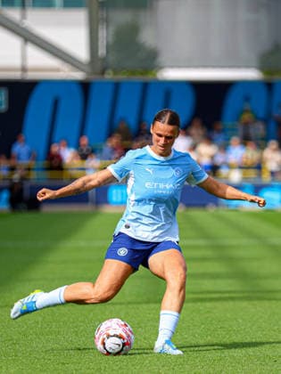 MANCHESTER, ENGLAND - September 6: Kerstin Casparij of Manchester City on the ball during the Barclays Womens Super League game between Manchester City and Birmingham City at Joie Stadium on September 6, 2026 in Manchester, England. (Photo by Natalie Mincher Sports Press Photo) Copyright: xNataliexMincher SPPx Sportspressphoto_SPR224711