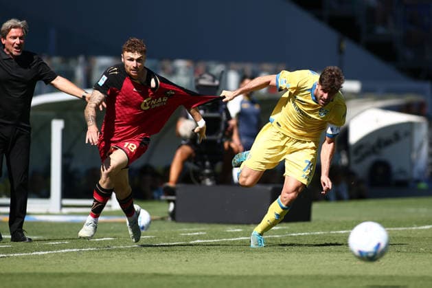 IPA88193686 - Gabriele Bracaglia of Frosinone Calcio and Antoine Hainaut of Venezia Football Club are in action during the 2026 2027 Serie A match between Frosinone Calcio and Venezia F.C. at Stadio Benito Stirpe in Frosinone, Italy.  Copyright: xMatteoxCassoni IPAxSportx xx 88193686