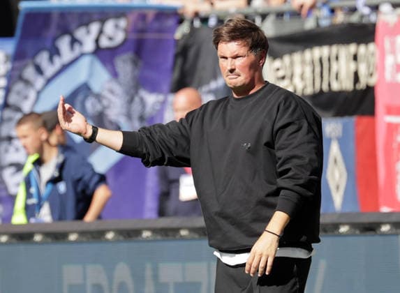 Trainer Merlin Polzin (Hamburger SV) Fussball, Herren, Saison 2026 2027,1.Liga, Volksparkstadion, Hamburger SV gegen Mainz 05 DFL REGULATIONS PROHIBIT ANY USE OF PHOTOGRAPHS AS IMAGE SEQUENCES AND OR QUASI-VIDEO. *** Coach Merlin Polzin, Hamburger SV Soccer, Men s Team, 2026–2027 Season, 1. Bundesliga, Volksparkstadion, Hamburger SV vs. Mainz 05. DFL regulations prohibit any use of photographs as image sequences and or quasi-video.