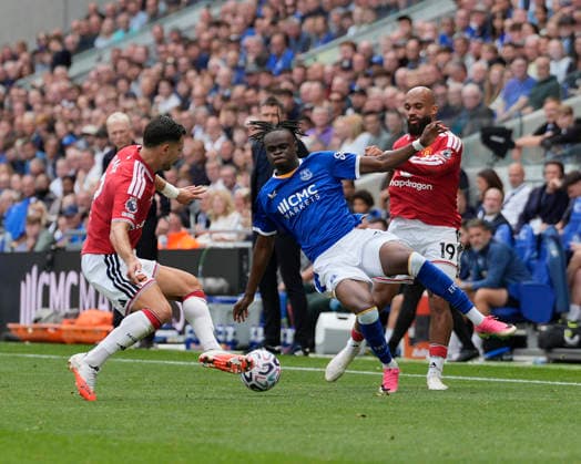 Everton v Manchester United, ManU Premier League Bryan Mbeumo of Manchester United competes for the ball with Tyrique George of Everton FC during the Everton v Manchester United Premier League match at the Hill Dickinson Stadium, Liverpool, England on 6 September 2026 Credit: Steve Flynn Every Second Media Editorial use only. All images are copyright Every Second Media Limited. No images may be reproduced without prior permission. All rights reserved. Premier League and Football League images are subject to licensing agreements with Football DataCo Limited. see https: www.football-dataco.com Copyright: xIMAGO EveryxSecondxMediax ESM-2142-0050 StevexFlynnx xEveryxSecondxMediax
