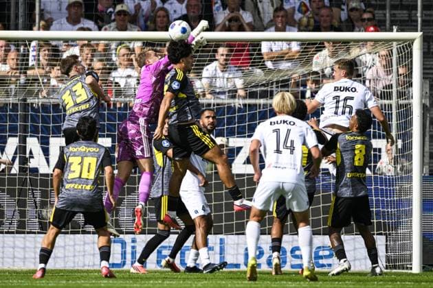 VELSEN - Save by SC Cambuur goalkeeper Thijs Jansen during the Dutch Eredivisie match between Telstar and Cambuur at the BUKO Stadium on September 6, 2026, in Velsen, the Netherlands. OLAF KRAAK ANP Eredivisie 2026 27 xVIxANPxSportx xxANPxIVx 567374369 originalFilename: 567374369.jpg