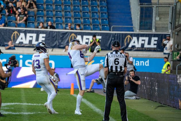 Deutschland: 06.09.2026, The AFLE Gold Bowl 2026 - Panthers Wroclaw vs. Vienna Vikings, Schauinsland-Reisen-Arena (Duisburg): Vienna Vikings Philipp Haun und Vienna Vikings Florian Bierbaumer feiern den ersten Touchdown Duisburg Deutschland Copyright: xMijoxLubecx