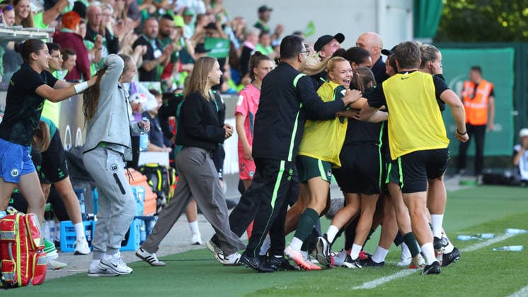 VfL vs. Brermen, BL Frauen Wolfsburg, 06.09.2026, Fußball, Frauen, Google Pixel Bundesliga, Saison 2026 2027, VfL Wolfsburg vs Werder Bremen: Schlussjubel AOK Stadion Niedersachsen Deutschland *** VfL vs. Bremen, Women s Bundesliga, Wolfsburg, September 6, 2026, Soccer, Women, Google Pixel Bundesliga, 2026–2027 Season, VfL Wolfsburg vs. Werder Bremen: Celebrations at the End of the Match, AOK Stadium, Lower Saxony, Germany