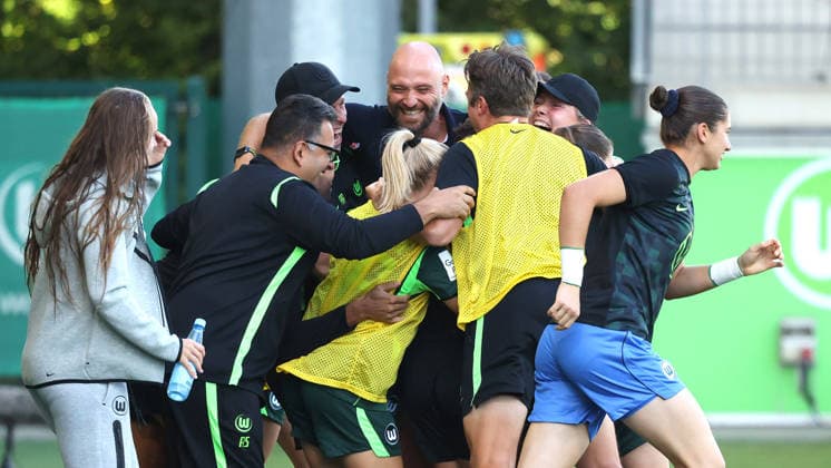 VfL vs. Brermen, BL Frauen Wolfsburg, 06.09.2026, Fußball, Frauen, Google Pixel Bundesliga, Saison 2026 2027, VfL Wolfsburg vs Werder Bremen: Schlussjubel AOK Stadion Niedersachsen Deutschland *** VfL vs. Bremen, Women s Bundesliga, Wolfsburg, September 6, 2026, Soccer, Women, Google Pixel Bundesliga, 2026–2027 Season, VfL Wolfsburg vs. Werder Bremen: Celebrations at the End of the Match, AOK Stadium, Lower Saxony, Germany