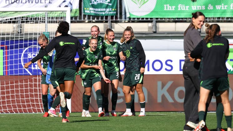 VfL vs. Brermen, BL Frauen Wolfsburg, 06.09.2026, Fußball, Frauen, Google Pixel Bundesliga, Saison 2026 2027, VfL Wolfsburg vs Werder Bremen: Schlussjubel AOK Stadion Niedersachsen Deutschland *** VfL vs. Bremen, Women s Bundesliga, Wolfsburg, September 6, 2026, Soccer, Women, Google Pixel Bundesliga, 2026–2027 Season, VfL Wolfsburg vs. Werder Bremen: Celebrations at the End of the Match, AOK Stadium, Lower Saxony, Germany