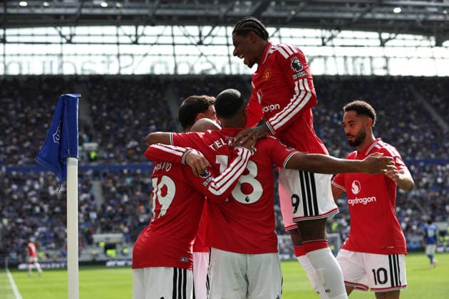 6th September 2026; Hill Dickinson Stadium, Liverpool, England; Premier League Football, Everton versus Manchester United, ManU Bryan Mbuemo of Manchester United celebrates with his team mates after scoring for 0-1 after 47 minutes DavidxBlunsden