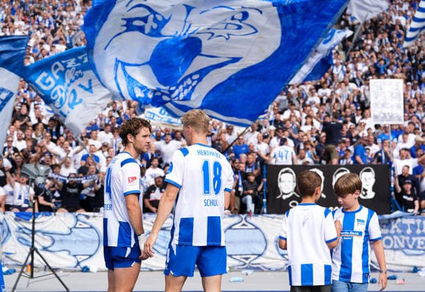 Spieler von Hertha BSC feiern nach dem Spiel gemeinsam mit den Fans. GER, Hertha BSC vs 1. FC Magdeburg, 2. Bundesliga, 4. Spieltag, Saison 2026-27, Olympiastadion, Berlin, 06.09.2026 DFL REGULATIONS PROHIBIT ANY USE OF PHOTOGRAPHS AS IMAGE SEQUENCES AND OR QUASI-VIDEO GER, Hertha BSC vs 1. FC Magdeburg, 2. Bundesliga, 4. Spieltag, Saison 2026-27, 06.09.2026 Berlin *** Hertha BSC players celebrate with fans after the game. GER, Hertha BSC vs. 1 FC Magdeburg, 2. Bundesliga, Matchday 4, 2026–27 season, Olympiastadion, Berlin, September 6, 2026 DFL regulations prohibit any use of photographs as image sequences and or quasi-video GER, Hertha BSC vs. 1 FC Magdeburg, 2. Bundesliga, Matchday 4, 2026–27 season, September 6, 2026, Berlin Copyright: xEibner-Pressefoto ScottxColemanx EP_SCN