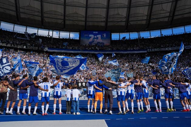 Spieler von Hertha BSC feiern nach dem Spiel gemeinsam mit den Fans. GER, Hertha BSC vs 1. FC Magdeburg, 2. Bundesliga, 4. Spieltag, Saison 2026-27, Olympiastadion, Berlin, 06.09.2026 DFL REGULATIONS PROHIBIT ANY USE OF PHOTOGRAPHS AS IMAGE SEQUENCES AND OR QUASI-VIDEO GER, Hertha BSC vs 1. FC Magdeburg, 2. Bundesliga, 4. Spieltag, Saison 2026-27, 06.09.2026 Berlin *** Hertha BSC players celebrate with fans after the game. GER, Hertha BSC vs. 1 FC Magdeburg, 2. Bundesliga, Matchday 4, 2026–27 season, Olympiastadion, Berlin, September 6, 2026 DFL regulations prohibit any use of photographs as image sequences and or quasi-video GER, Hertha BSC vs. 1 FC Magdeburg, 2. Bundesliga, Matchday 4, 2026–27 season, September 6, 2026, Berlin Copyright: xEibner-Pressefoto ScottxColemanx EP_SCN