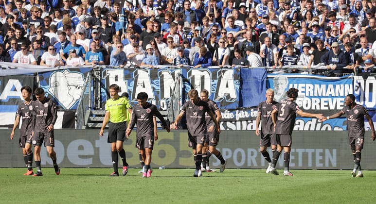 Torjubel 0-2 Phillipp Mwene (1.FSV Mainz 05) Fussball, Herren, Saison 2026 2027,1.Liga, Volksparkstadion, Hamburger SV gegen Mainz 05 DFL REGULATIONS PROHIBIT ANY USE OF PHOTOGRAPHS AS IMAGE SEQUENCES AND OR QUASI-VIDEO. *** Goal celebration 0 2 Phillipp Mwene 1 FSV Mainz 05 Soccer, Men s, 2026–2027 season, 1. Bundesliga, Volksparkstadion, Hamburger SV vs. Mainz 05 DFL REGULATIONS PROHIBIT ANY USE OF PHOTOGRAPHS AS IMAGE SEQUENCES AND OR QUASI-VIDEO