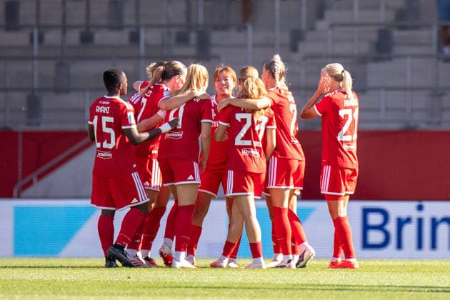 Bernadette Amani (15 Bayern) , Vanessa Gilles (2 Bayern) , Giulia Gwinn (7 FC Bayern) , Magdalena Eriksson (5 FC Bayern) Momoko Tanikawa (18 Bayern) , Pernille Harder (21 Bayern) und Sophie Proost (23 FC Bayern) jubeln über das Tor zum 1-0 beim Google Pixel Frauen Bundesligaspiel FC Bayern München - SC Freiburg am 06.09.2026. München FC Bayern Campus Bayern Deutschland *** Bernadette Amani 15 Bayern, Vanessa Gilles 2 Bayern, Giulia Gwinn 7 FC Bayern, Magdalena Eriksson 5 FC Bayern, Momoko Tanikawa 18 Bayern, Pernille Harder 21 Bayern and Sophie Proost 23 FC Bayern celebrate the 1–0 goal during the Google Pixel Women’s Bundesliga match between FC Bayern Munich and SC Freiburg on September 6, 2026, at the FC Bayern Campus in Munich, Bavaria, Germany