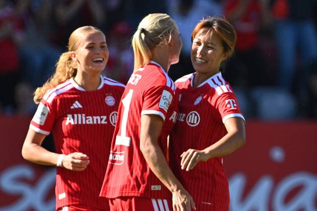Torjubel v.re:Momoko TANIKAWA (FCB),mit Pernile HARDER (FCB), und Sophie PROSST (FCB) nach Tor zum 1-0, Jubel,Freude,Begeisterung,Aktion. Fussball Google Pixel Bundesliga der Frauen Saison 2026 2027, 3.Spieltag, Spieltag03 FC Bayern Muenchen Frauen - SC Freiburg am 06.09.2026 FC BAYERN CAMPUS *** Goal celebration by Momoko TANIKAWA (FCB), with Pernile HARDER (FCB) and Sophie PROSST (FCB) after the 1-0 goal—celebration, joy, excitement, action—soccer, Google Pixel, Women’s Bundesliga, 2026–2027 season, Matchday 3, Matchday 03: FC Bayern Munich Women vs. SC Freiburg on September 6, 2026, FC BAYERN CAMPUS