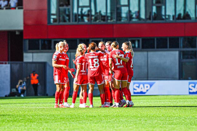 06.09.2026, München, Deutschland. Google Pixel Frauen-Bundesliga: FC Bayern München Frauen gegen SC Freiburg Frauen am FC Bayern Campus. FC Bayern jubelt zum 1:0 *** September 6, 2026, Munich, Germany Google Pixel Women s Bundesliga: FC Bayern Munich Women vs. SC Freiburg Women at the FC Bayern Campus; FC Bayern celebrates the 1-0 victory