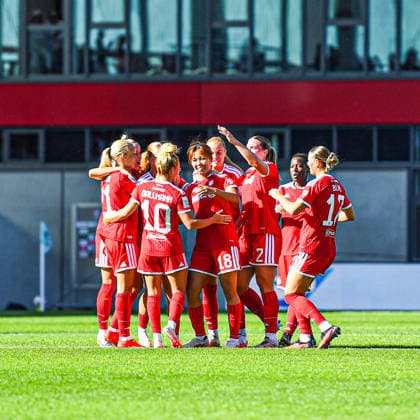 06.09.2026, München, Deutschland. Google Pixel Frauen-Bundesliga: FC Bayern München Frauen gegen SC Freiburg Frauen am FC Bayern Campus. FC Bayern jubelt zum 1:0 *** September 6, 2026, Munich, Germany Google Pixel Women s Bundesliga: FC Bayern Munich Women vs. SC Freiburg Women at the FC Bayern Campus; FC Bayern celebrates the 1-0 victory