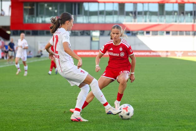 Zweikampf zwischen Emma Memminger (SC Freiburg, 32) und Sophie Proost (FC Bayern Muenchen, 23), GER, FC Bayern Muenchen vs. SC Freiburg, Fussball, Google Pixel Frauen-Bundesliga, 3. Spieltag, Saison 2026 2027, 06.09.2026, DFL DFB REGULATIONS PROHIBIT ANY USE OF PHOTOGRAPHS as IMAGE SEQUENCES and or QUASI-VIDEO, GER, FC Bayern Muenchen vs. SC Freiburg, Fussball, Google Pixel Frauen-Bundesliga, 3. Spieltag, Saison 2026 2027, 06.09.2026 Muenchen *** Head-to-head between Emma Memminger (SC Freiburg, 32) and Sophie Proost (FC Bayern Munich, 23), GER; FC Bayern Munich vs. SC Freiburg, soccer, Google Pixel Women s Bundesliga, Matchday 3, 2026–2027 season, September 6, 2026, DFL and DFB regulations prohibit any use of photographs as image sequences and or quasi-video, GER, FC Bayern Munich vs. SC Freiburg, soccer, Google Pixel Women’s Bundesliga, Matchday 3, 2026–2027 season, September 6, 2026, Munich Copyright: xEibner-Pressefoto JennixMaulx EP_JML