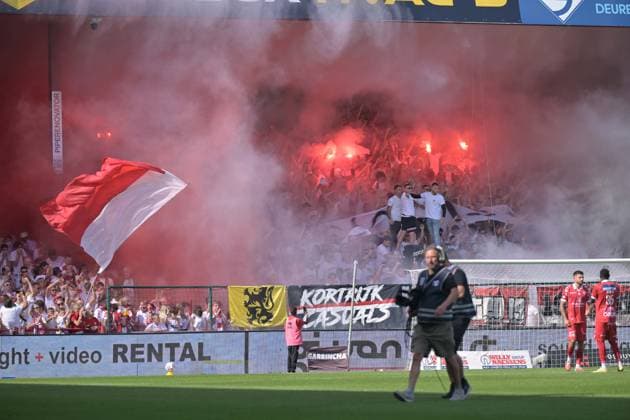 260906 KV Kortrijk vs Zulte Waregem fans and supporters of Kortrijk using pyrotechnical flares and fireworks during the Jupiler Pro League season 2026 - 2027 matchday 5 game between KV Kortrijk and SV Zulte Waregem on September 6 , 2026 in Kortrijk, Belgium. (Photo by David Catry Isosport) Kortrijk Belgium  Copyright: xDavidxCatryx 20260906DC2_9946