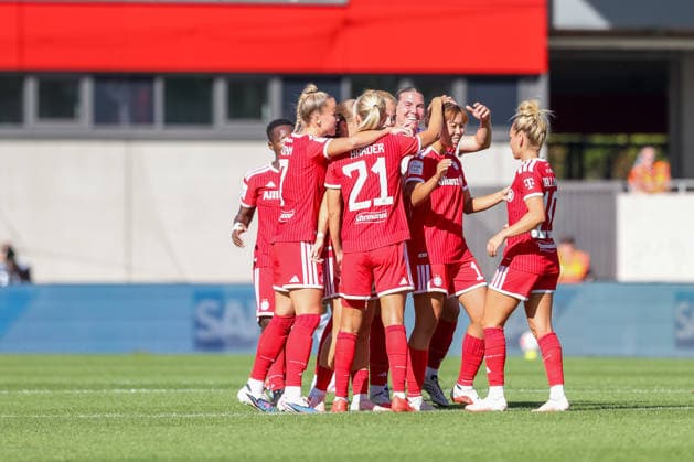 Jubel zum Tor zum 1:0 durch Momoko Tanikawa (FC Bayern Muenchen, 18), GER, FC Bayern Muenchen vs. SC Freiburg, Fussball, Google Pixel Frauen-Bundesliga, 3. Spieltag, Saison 2026 2027, 06.09.2026, DFL DFB REGULATIONS PROHIBIT ANY USE OF PHOTOGRAPHS as IMAGE SEQUENCES and or QUASI-VIDEO, GER, FC Bayern Muenchen vs. SC Freiburg, Fussball, Google Pixel Frauen-Bundesliga, 3. Spieltag, Saison 2026 2027, 06.09.2026 Muenchen *** Celebration of Momoko Tanikawa s goal to make it 1–0, FC Bayern Munich, 18, GER, FC Bayern Munich vs. SC Freiburg, Soccer, Google Pixel Women s Bundesliga, Matchday 3, 2026–2027 Season, September 6, 2026, DFL and DFB regulations prohibit any use of photographs as image sequences and or quasi-video, GER, FC Bayern Munich vs. SC Freiburg, soccer, Google Pixel Women’s Bundesliga, Matchday 3, 2026–2027 season, September 6, 2026, Munich Copyright: xEibner-Pressefoto JennixMaulx EP_JML