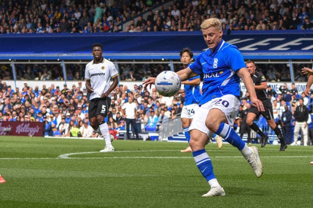 Birmingham City v Wolverhampton Wanderers, Sky Bet Championship, St Andrews @ Knighthead Park, Birmingham, UK - 6 September 2026 Birmingham City s Alex Cochrane on the ball , UK NEWSPAPERS OUT Copyright: xRichardxBowcottx