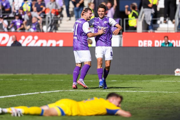 2026.09.06, xkwix, Fußball, 2.Liga, VfL Osnabrück - Eintracht Braunschweig, Stadion an der Bremer Brücke, 4.Spieltag, Saison 2026 2027: Robin Meissner (VfL Osnabrueck 11) jubelt mit Leonhard Muenst (VfL Osnabrueck 8) nach Tor zum 3:0 im Vordergrund enttaeuscht Florian Flick (Eintracht Braunschweig 6) DFB regulations prohibit any use of photographs as image sequences and or quasi-video. Photo: xKamilxWilkowskixPressefotoKochx Niedersachsen Deutschland *** September 6, 2026, xkwix, Soccer, 2nd Division, VfL Osnabrück vs. Eintracht Braunschweig, Stadion an der Bremer Brücke, Matchday 4, 2026–2027 Season: Robin Meissner (VfL Osnabrück, No. 11) celebrates with Leonhard Münst (VfL Osnabrück, No. 8) after scoring the 3–0 goal; in the foreground, a disappointed Florian Flick (Eintracht Braunschweig, No. 6). DFB regulations prohibit any use of photographs as image sequences and or quasi-video. Photo: xKamilxWilkowskixPressefotoKochx, Lower Saxony, Germany