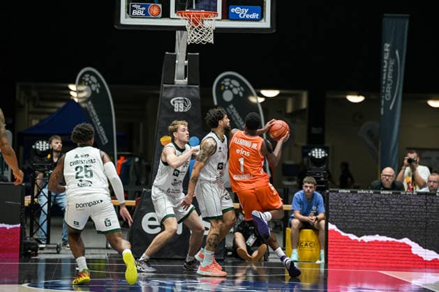 easyCredit Basketball Bundesliga, Testspiel, Niners Chemnitz - Legia Warschau 06.09.2026 ab 15.00 Uhr Chemnitz, Chemnitz Arena Im Foto: 25 Michael Christmas,01 Mathieu Wojciechowski easyCredit Basketball Bundesliga, Testspiel, Niners Chemnitz - Legia Warschau Chemnitz Sachsen Deutschland Copyright: xEHLxMedia MichelxKöhlerx 20260609-Niners-Chemnitz-Legia-Warschau_011