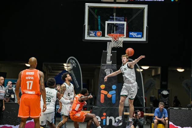 easyCredit Basketball Bundesliga, Testspiel, Niners Chemnitz - Legia Warschau 06.09.2026 ab 15.00 Uhr Chemnitz, Chemnitz Arena Im Foto: 17 Darion Atkins, 35 Markus Ilver easyCredit Basketball Bundesliga, Testspiel, Niners Chemnitz - Legia Warschau Chemnitz Sachsen Deutschland Copyright: xEHLxMedia MichelxKöhlerx 20260609-Niners-Chemnitz-Legia-Warschau_012