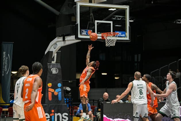 easyCredit Basketball Bundesliga, Testspiel, Niners Chemnitz - Legia Warschau 06.09.2026 ab 15.00 Uhr Chemnitz, Chemnitz Arena Im Foto: 24 Cobe Williams, 06 Kristers Zoriks easyCredit Basketball Bundesliga, Testspiel, Niners Chemnitz - Legia Warschau Chemnitz Sachsen Deutschland Copyright: xEHLxMedia MichelxKöhlerx 20260609-Niners-Chemnitz-Legia-Warschau_026